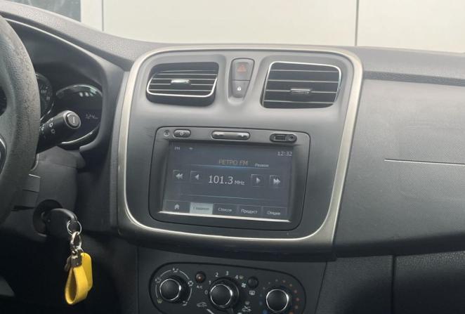 Renault Sandero II с пробегом 2015 года, цена 790 000 рублей, 177812 км, хэтчбек, Автокод Объявления