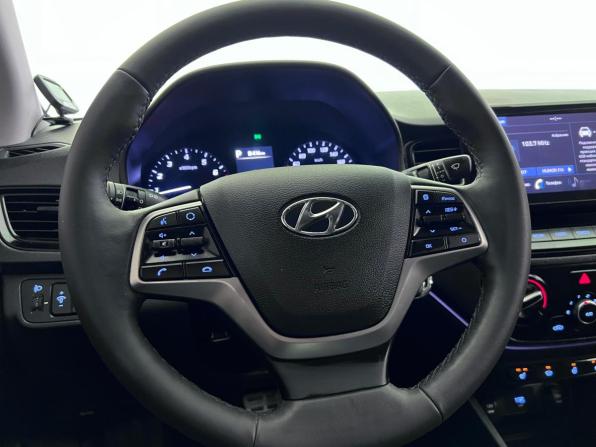 Hyundai Solaris II Рестайлинг с пробегом 2021 года, цена 1 520 000 рублей, 121321 км, седан, Автокод Объявления