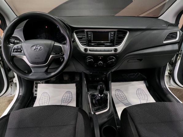 Hyundai Solaris II с пробегом 2017 года, цена 880 000 рублей, 195912 км, седан, Автокод Объявления