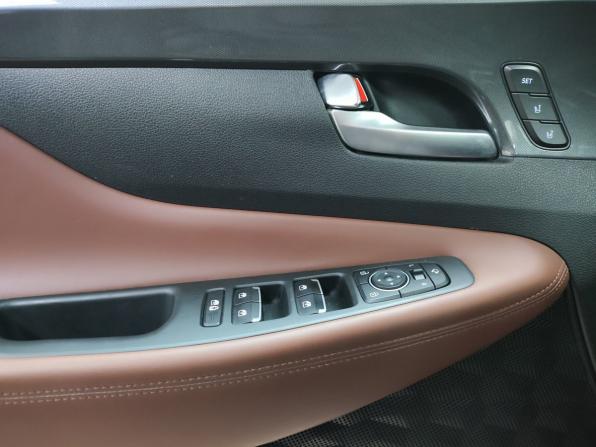 Hyundai Santa Fe IV Рестайлинг с пробегом 2023 года, цена 3 529 000 рублей, 152053 км, внедорожник, Автокод Объявления