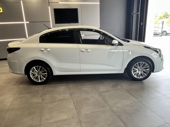 Kia Rio IV Рестайлинг с пробегом 2020 года, цена 1 640 000 рублей, 114575 км, седан, Автокод Объявления