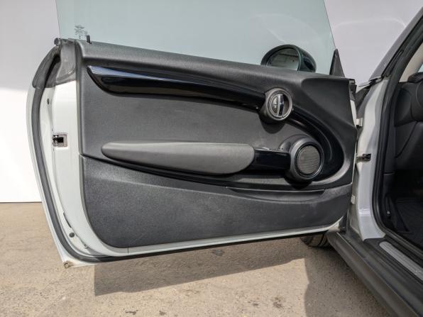 Mini Hatch III (F55/F56) Рестайлинг с пробегом 2018 года, цена 1 850 000 рублей, 73652 км, хэтчбек, Автокод Объявления