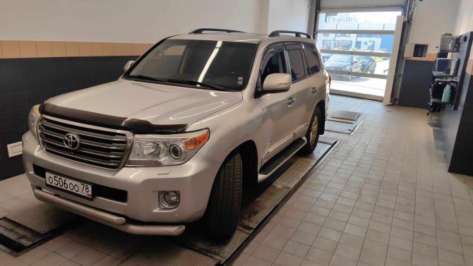 Toyota Land Cruiser 200 Series Рестайлинг 1 с пробегом 2013 года, цена 3 330 000 рублей, 251282 км, внедорожник, Автокод Объявления