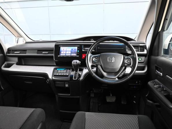 Honda Stepwgn V с пробегом 2015 года, цена 1 989 000 рублей, 104698 км, минивэн, Автокод Объявления
