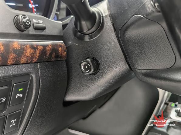 Toyota Land Cruiser 200 Series Рестайлинг 1 с пробегом 2013 года, цена 3 048 000 рублей, 270000 км, внедорожник, Автокод Объявления