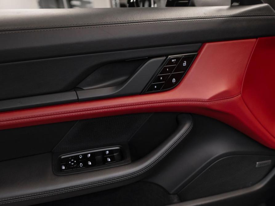 Porsche Taycan I Москва  - изображение 17