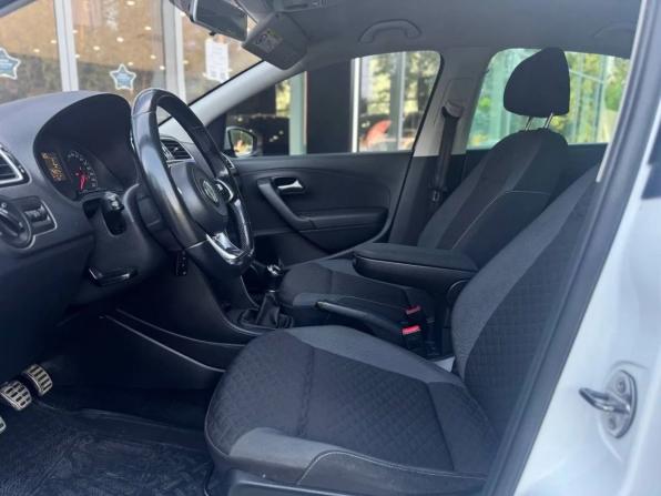 Volkswagen Polo V Рестайлинг с пробегом 2018 года, цена 910 000 рублей, 176098 км, седан, Автокод Объявления