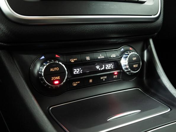 Mercedes-Benz GLA I (X156) Рестайлинг с пробегом 2019 года, цена 2 499 700 рублей, 103595 км, внедорожник, Автокод Объявления