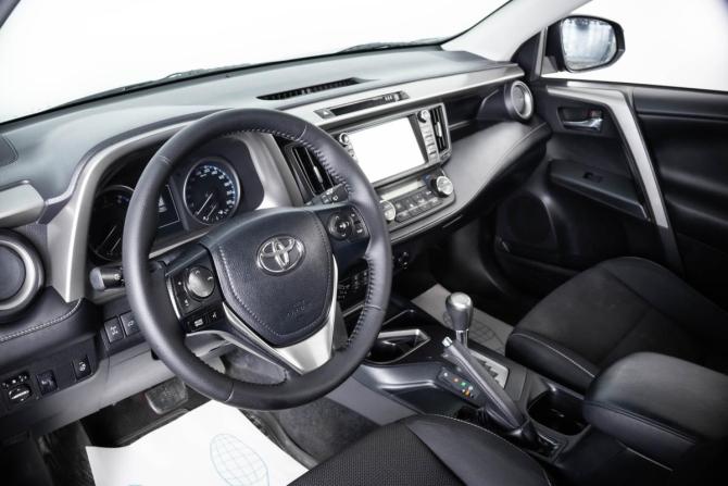 Toyota RAV4 IV (XA40) Рестайлинг с пробегом 2017 года, цена 2 159 000 рублей, 210000 км, внедорожник, Автокод Объявления