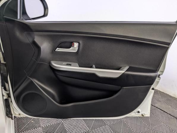 Kia Rio III с пробегом 2015 года, цена 940 000 рублей, 143205 км, хэтчбек, Автокод Объявления