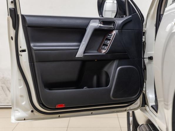 Toyota Land Cruiser Prado 150 Series Рестайлинг 1 с пробегом 2015 года, цена 3 648 000 рублей, 136090 км, внедорожник, Автокод Объявления