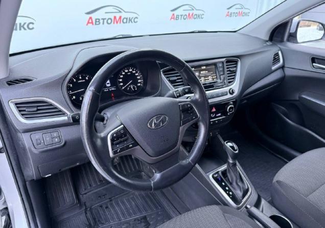 Hyundai Solaris II с пробегом 2018 года, цена 1 330 000 рублей, 161725 км, седан, Автокод Объявления