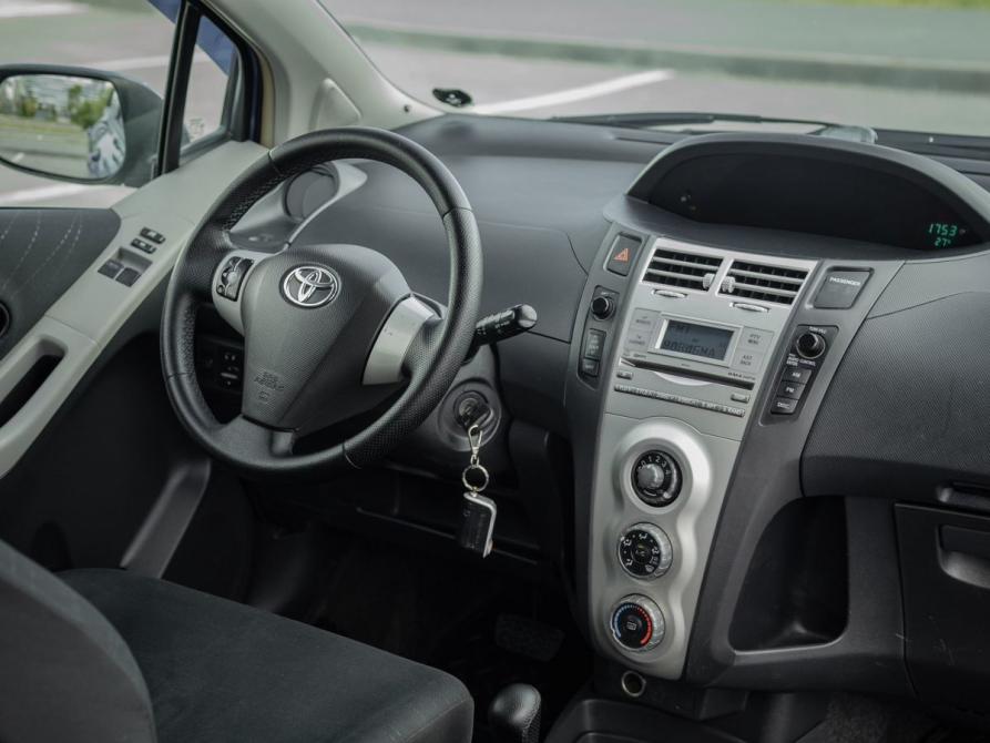 Toyota Yaris II Тюмень  - изображение 6