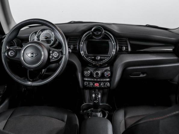 Mini Hatch III (F55/F56) Рестайлинг с пробегом 2019 года, цена 2 050 000 рублей, 59500 км, хэтчбек, Автокод Объявления