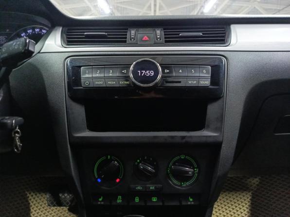 Skoda Rapid I с пробегом 2015 года, цена 870 000 рублей, 231005 км, лифтбек, Автокод Объявления