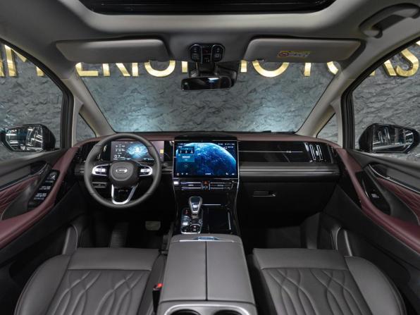 Новый GAC M8 2026 года, цена 4 930 000 рублей, минивэн, Автокод Объявления
