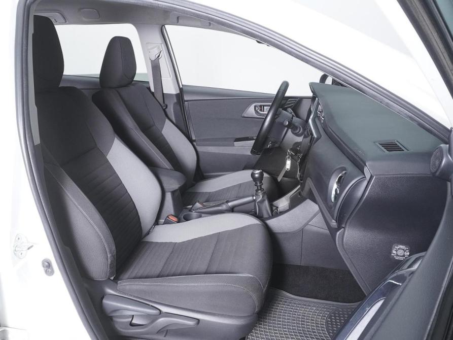 Toyota Auris II Рестайлинг Ростов-на-Дону  - изображение 8