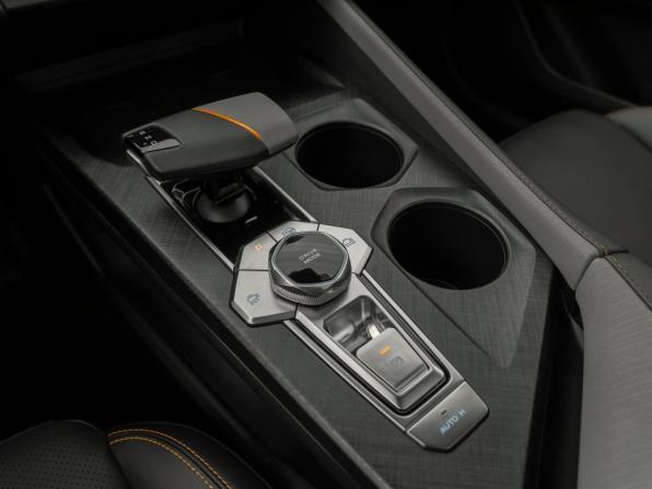 Changan UNI-V I с пробегом 2023 года, цена 2 170 000 рублей, 47008 км, лифтбек, Автокод Объявления