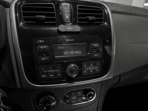 Renault Sandero II с пробегом 2018 года, цена 995 000 рублей, 101981 км, хэтчбек, Автокод Объявления