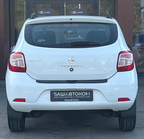 Renault Sandero II с пробегом 2017 года, цена 780 000 рублей, 208115 км, хэтчбек, Автокод Объявления
