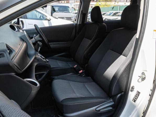 Toyota Sienta II Рестайлинг с пробегом 2021 года, цена 1 820 000 рублей, 83948 км, компактвэн, Автокод Объявления