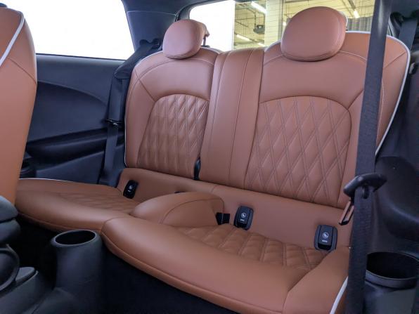 Mini Hatch III (F55/F56) Рестайлинг с пробегом 2021 года, цена 2 640 000 рублей, 57123 км, хэтчбек, Автокод Объявления