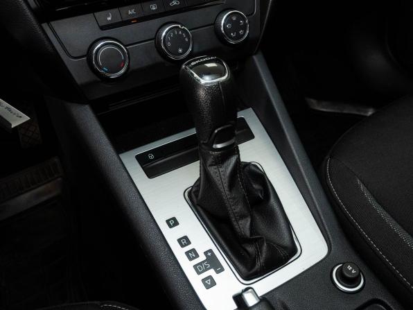 Skoda Octavia III (A7) Рестайлинг с пробегом 2019 года, цена 1 807 000 рублей, 45105 км, лифтбек, Автокод Объявления