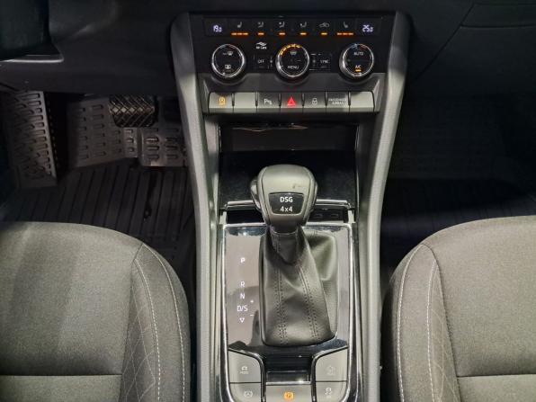 Skoda Karoq I с пробегом 2021 года, цена 2 567 000 рублей, 75387 км, внедорожник, Автокод Объявления