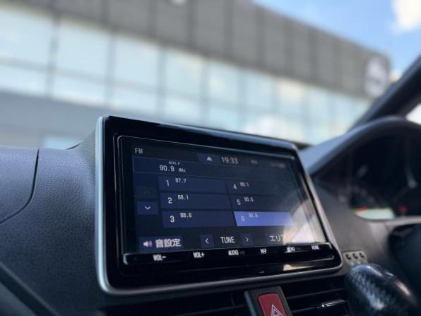 Toyota Noah III (R80) Рестайлинг с пробегом 2019 года, цена 2 999 000 рублей, 94163 км, минивэн, Автокод Объявления