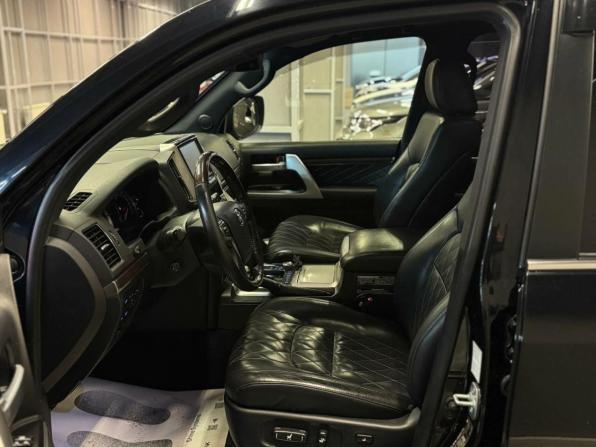 Toyota Land Cruiser 200 Series Рестайлинг 2 с пробегом 2017 года, цена 5 597 000 рублей, 249000 км, внедорожник, Автокод Объявления