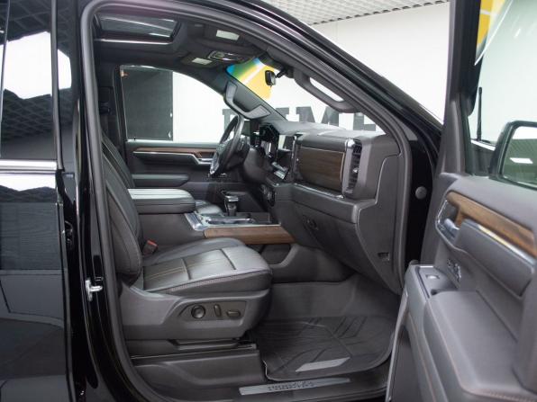 Chevrolet Silverado IV (T1XX) Рестайлинг с пробегом 2023 года, цена 9 499 000 рублей, 10195 км, offers.body_type.unknown, Автокод Объявления