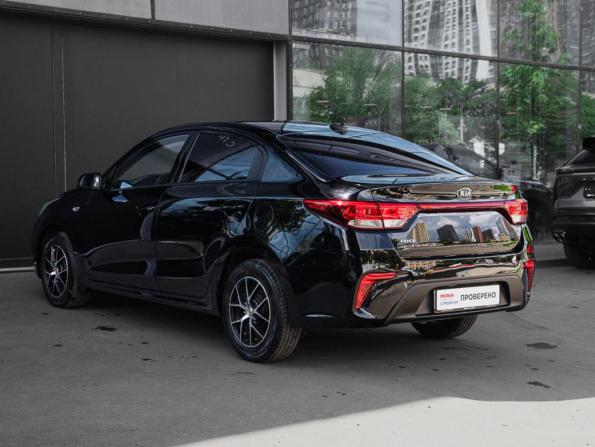 Kia Rio IV Рестайлинг с пробегом 2020 года, цена 1 490 000 рублей, 63771 км, седан, Автокод Объявления