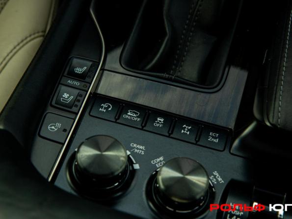 Lexus LX III Рестайлинг 2 с пробегом 2016 года, цена 6 800 000 рублей, 203131 км, внедорожник, Автокод Объявления