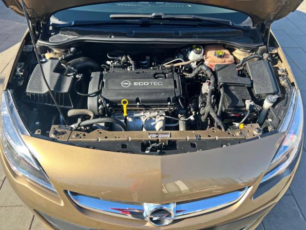 Opel Astra J Рестайлинг с пробегом 2014 года, цена 960 000 рублей, 129285 км, седан, Автокод Объявления