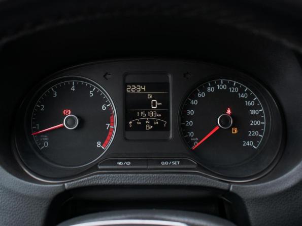 Volkswagen Polo V Рестайлинг с пробегом 2015 года, цена 935 000 рублей, 115183 км, седан, Автокод Объявления