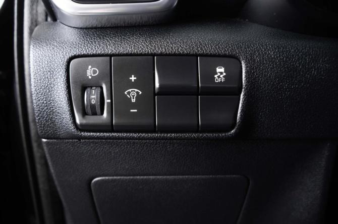 Kia Sportage IV Рестайлинг с пробегом 2018 года, цена 1 699 000 рублей, 215000 км, внедорожник, Автокод Объявления