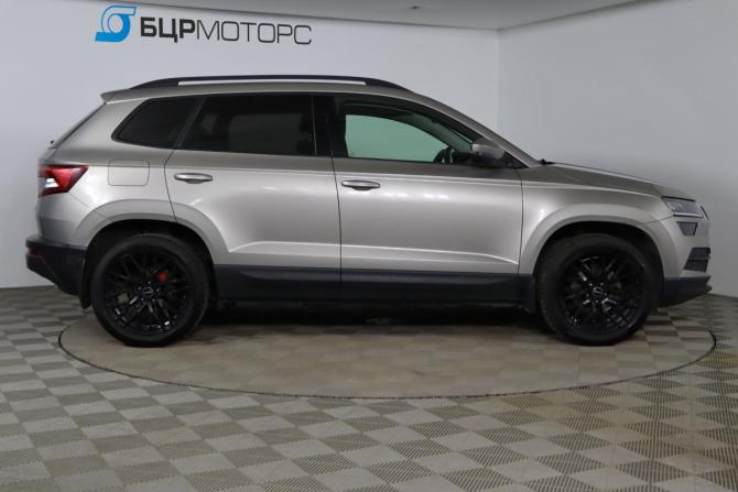 Skoda Karoq I с пробегом 2018 года, цена 1 599 990 рублей, 204884 км, внедорожник, Автокод Объявления