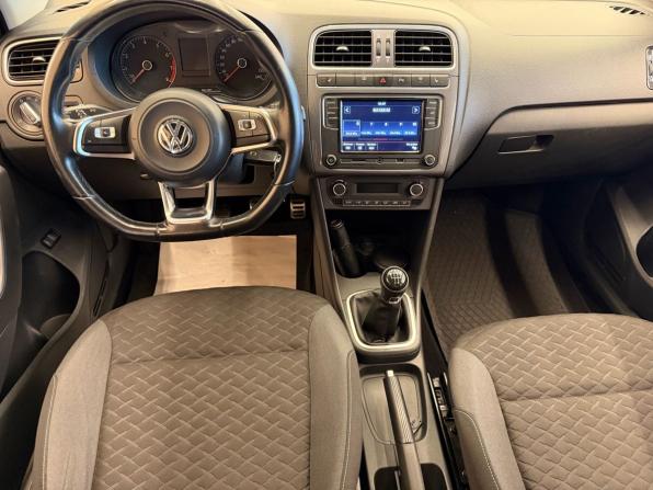 Volkswagen Polo V Рестайлинг с пробегом 2018 года, цена 919 000 рублей, 158000 км, седан, Автокод Объявления