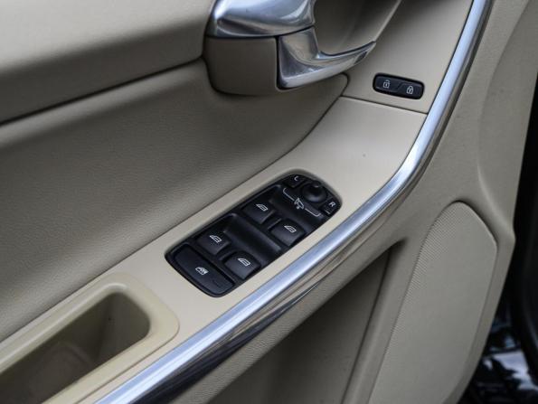 Volvo XC60 I Рестайлинг с пробегом 2015 года, цена 2 200 000 рублей, 178675 км, внедорожник, Автокод Объявления