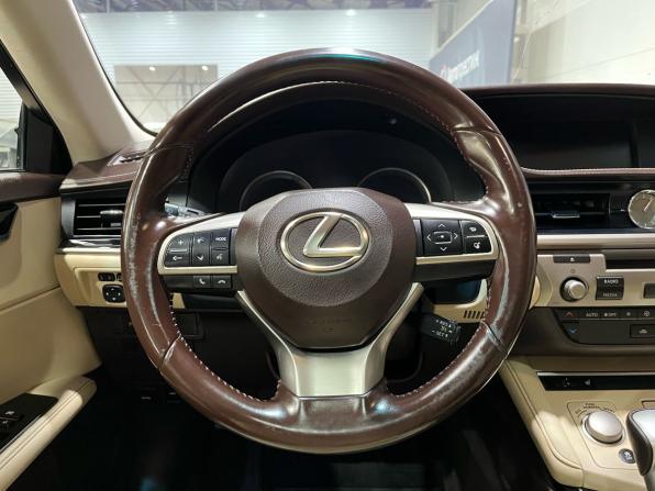 Lexus ES VI Рестайлинг с пробегом 2017 года, цена 1 995 000 рублей, 222415 км, седан, Автокод Объявления
