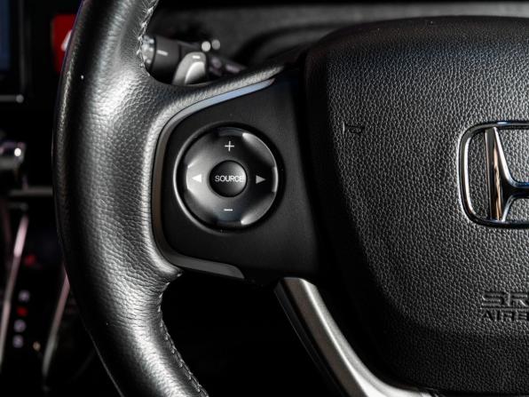 Honda Stepwgn V с пробегом 2017 года, цена 1 880 000 рублей, 110000 км, минивэн, Автокод Объявления