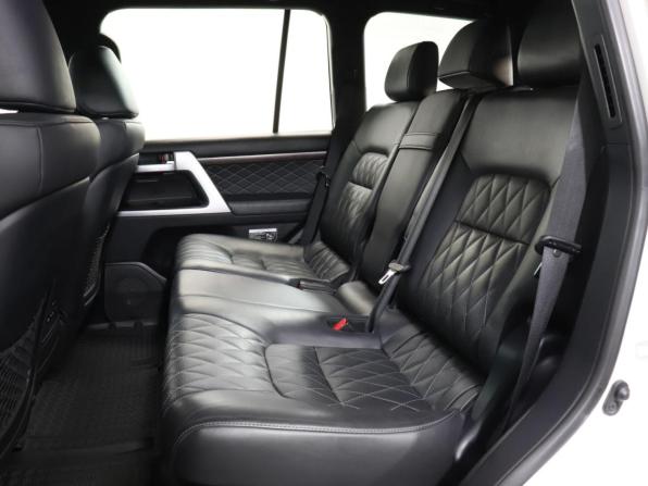 Toyota Land Cruiser 200 Series Рестайлинг 2 с пробегом 2017 года, цена 8 349 900 рублей, 68000 км, внедорожник, Автокод Объявления