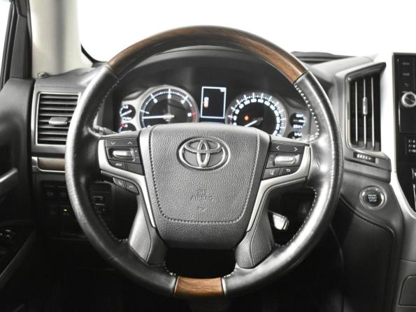Toyota Land Cruiser 200 Series Рестайлинг 2 с пробегом 2018 года, цена 6 620 900 рублей, 125115 км, внедорожник, Автокод Объявления