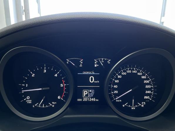 Toyota Land Cruiser 200 Series Рестайлинг 1 с пробегом 2014 года, цена 3 710 000 рублей, 201000 км, внедорожник, Автокод Объявления