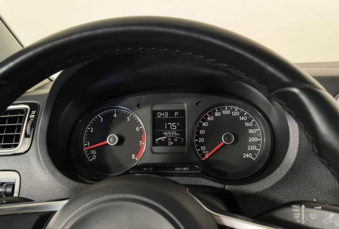 Volkswagen Polo V Рестайлинг с пробегом 2019 года, цена 1 550 000 рублей, 46939 км, седан, Автокод Объявления