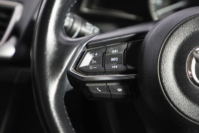 Mazda Axela III Рестайлинг с пробегом 2018 года, цена 1 349 000 рублей, 117000 км, хэтчбек, Автокод Объявления