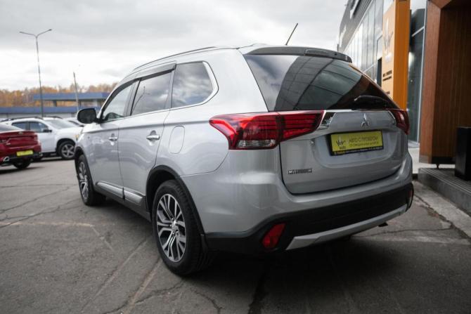 Mitsubishi Outlander III Рестайлинг с пробегом 2015 года, цена 2 335 000 рублей, 188500 км, внедорожник, Автокод Объявления