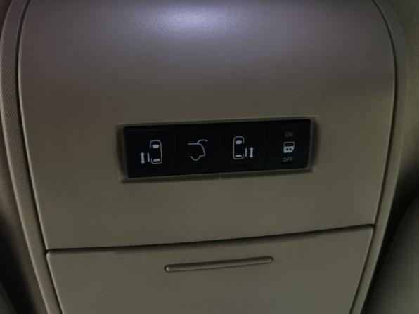 Chrysler Town &amp; Country V Рестайлинг с пробегом 2016 года, цена 1 700 000 рублей, 161980 км, минивэн, Автокод Объявления