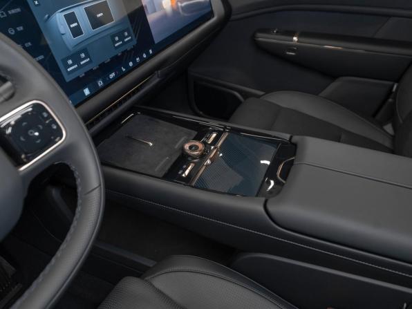 Lynk &amp; Co 900 с пробегом 2026 года, цена 8 400 000 рублей, 50 км, внедорожник, Автокод Объявления