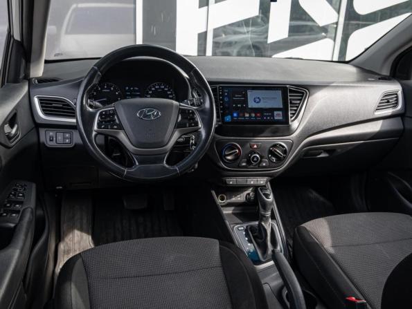 Hyundai Solaris II с пробегом 2018 года, цена 1 345 000 рублей, 118284 км, седан, Автокод Объявления
